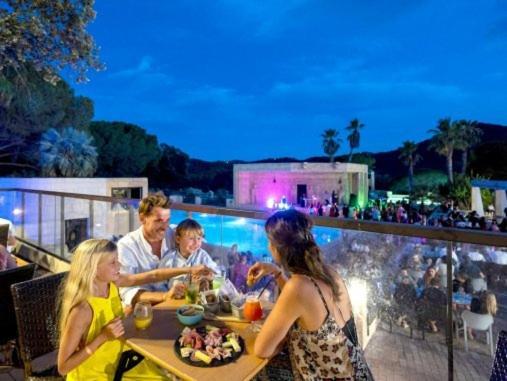 Mobil Home Detente 8 Personnes Le Muy Eksteriør bilde